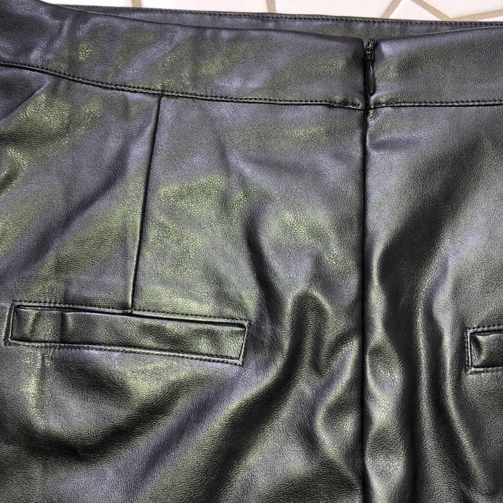 Faux leather skirt - Picture 3 of 6